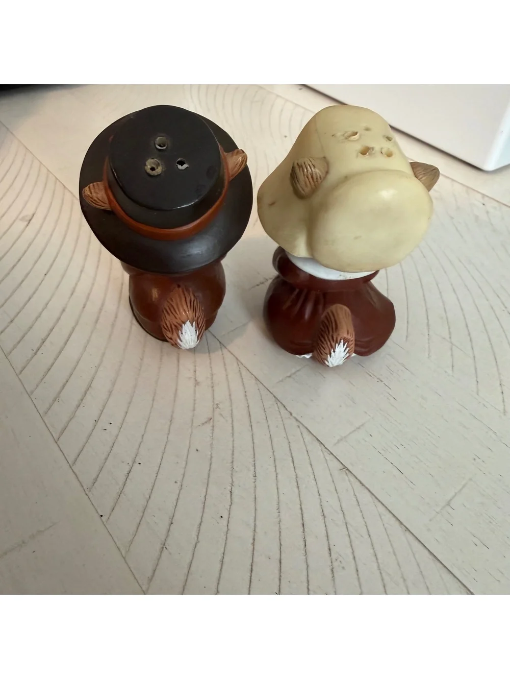 Vintage Hallmark Thanksgiving Pilgrim Chipmunk Squirrel Salt Pepper Shakers